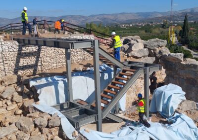 Σιδηρά κλίμαξ πρόσβασης επισκεπτών, Αυλή Ανακτόρου, Αρχαιολογικός Χώρος Τίρυνθος